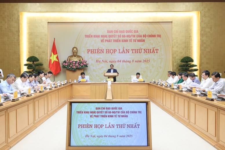 Phiên họp lần thứ nhất của Ban Chỉ đạo quốc gia triển khai Nghị quyết số 68-NQ/TW của Bộ Chính trị về phát triển kinh tế tư nhân - Ảnh: VGP