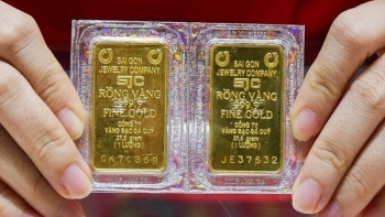 Giá vàng SJC phá đỉnh 124 triệu, nguồn cung đóng băng