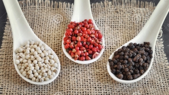 Giá tiêu hôm nay 8/8: Thị trường đi ngang, Đắk Lắk lập đỉnh mới 141.000 đồng/kg