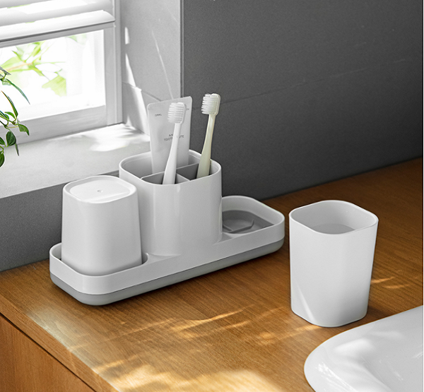 Chuyên gia khuyến nghị: nên uống nước trước khi đánh răng để tận dụng lợi ích thải độc và giữ lại vi khuẩn có lợi trong khoang miệng.