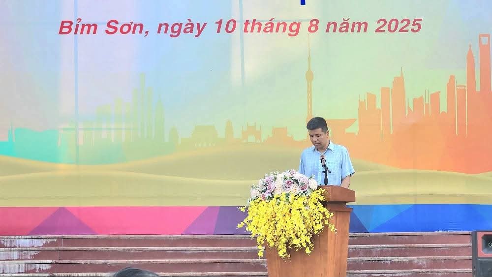 Phường Bỉm Sơn đi đầu trong công tác vệ sinh môi trường và lập lại trật tự lòng lề đường, vỉa hè