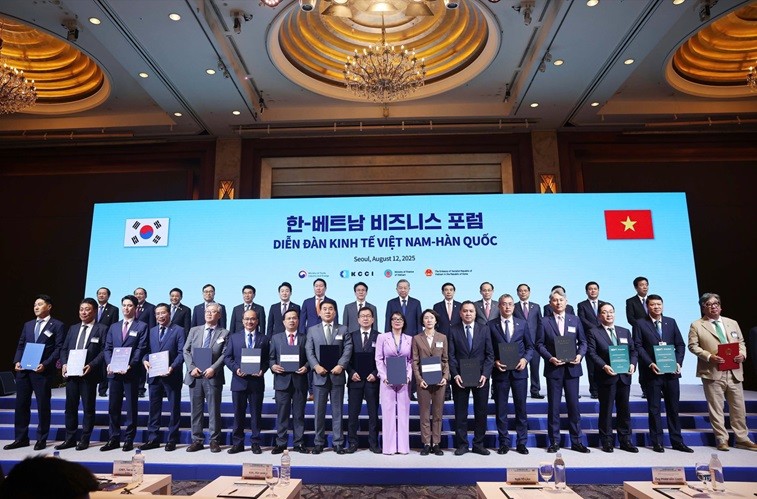 Tổng Bí thư Tô Lâm và Thủ tướng Hàn Quốc Kim Min Seok chứng kiến các đơn vị, doanh nghiệp trao thỏa thuận hợp tác