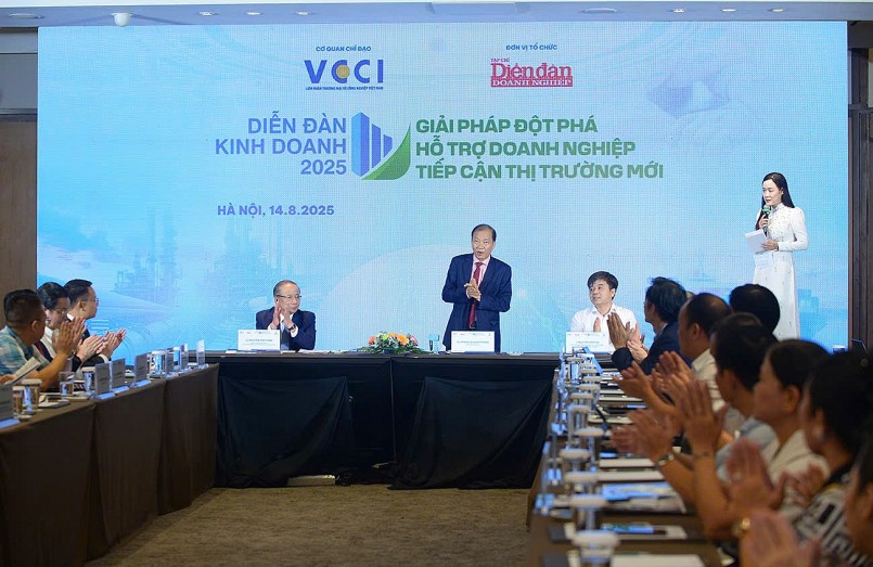 Quang cảnh “Diễn đàn kinh doanh 2025: Giải pháp đột phá hỗ trợ DN tiếp cận thị trường mới”, do Tạp chí Diễn đàn DN, VCCI tổ chức chiều 14/8. Quang cảnh “Diễn đàn kinh doanh 2025: Giải pháp đột phá hỗ trợ DN tiếp cận thị trường mới”, do Tạp chí Diễn đàn DN, VCCI tổ chức chiều 14/8.