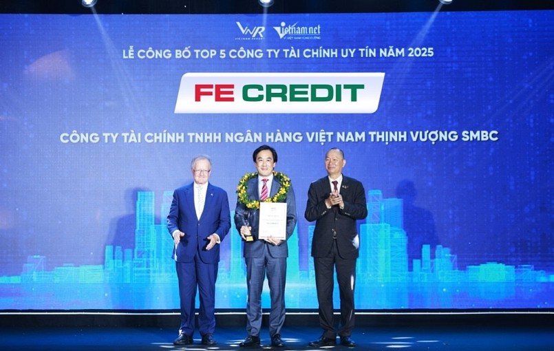 FE CREDIT tiếp tục duy trì vị thế dẫn đầu ngành tài chính tiêu dùng Việt Nam, theo bảng xếp hạng của Vietnam Report và báo VietnamNet. Ảnh: FE CREDIT.