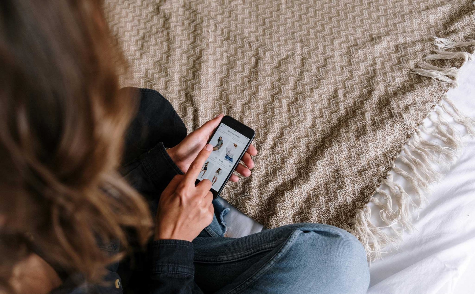 Gen Z và thói quen mua sắm hàng ngày thúc đẩy thương mại điện tử