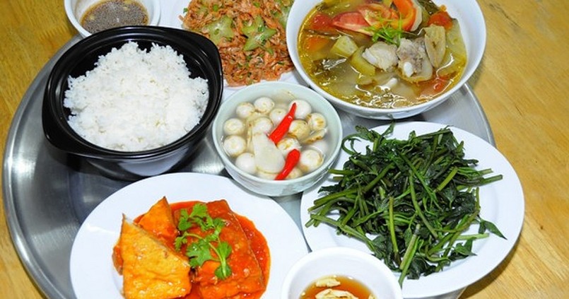 Sau bữa ăn không nên tắm ngay.