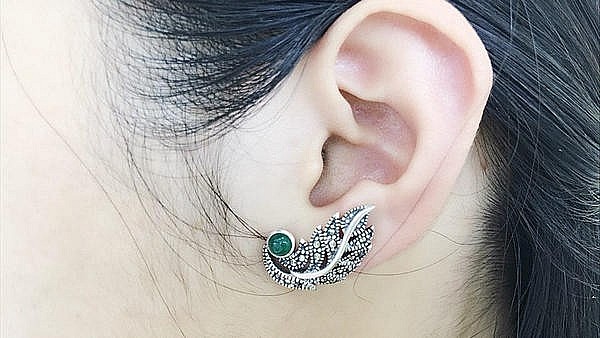 Vấn đề phổ biến hàng đầu là viêm da tiếp xúc và dị ứng kim loại.