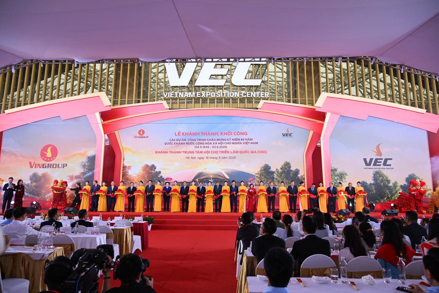 Đồng loạt khởi công, khánh thành 250 công trình tiêu biểu trên cả nước chào mừng Cách mạng tháng Tám và Quốc khánh 2/9 Đồng loạt khởi công, khánh thành 250 công trình tiêu biểu trên cả nước chào mừng Cách mạng tháng Tám và Quốc khánh 2/9