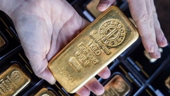 Giá vàng thế giới vọt tăng hơn 30 USD nhờ đồng đôla suy yếu