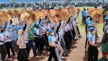 Vị trí theo dõi diễu binh A80 sắc nét như màn hình LED