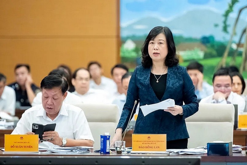Bộ trưởng Bộ Y tế Đào Hồng Lan tại phiên giải trình. Ảnh: PHẠM THẮNG
