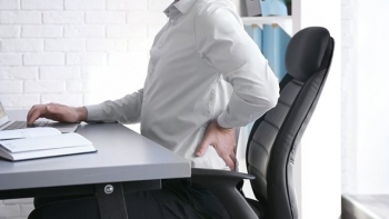 Những thói quen đang 'ăn mòn' sức khỏe xương khớp của bạn mỗi ngày