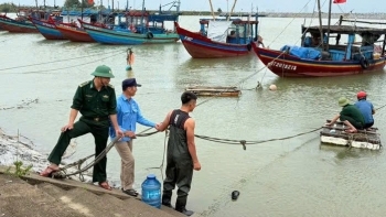 Nhiều tỉnh, thành dừng du lịch biển để đảm bảo an toàn trước bão số 5