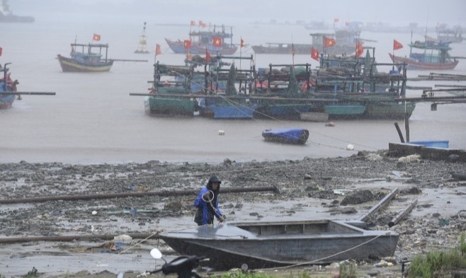 Mưa to, gió lớn giật mạnh Thanh Hóa khẩn trương chạy đua với bão số 5 sơ tán dân trong vùng nguy hiểm