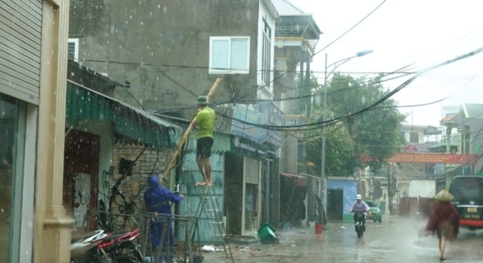 Mưa to, gió lớn giật mạnh Thanh Hóa khẩn trương chạy đua với bão số 5 sơ tán dân trong vùng nguy hiểm