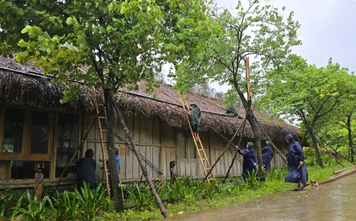 Mưa to, gió lớn giật mạnh Thanh Hóa khẩn trương chạy đua với bão số 5 sơ tán dân trong vùng nguy hiểm