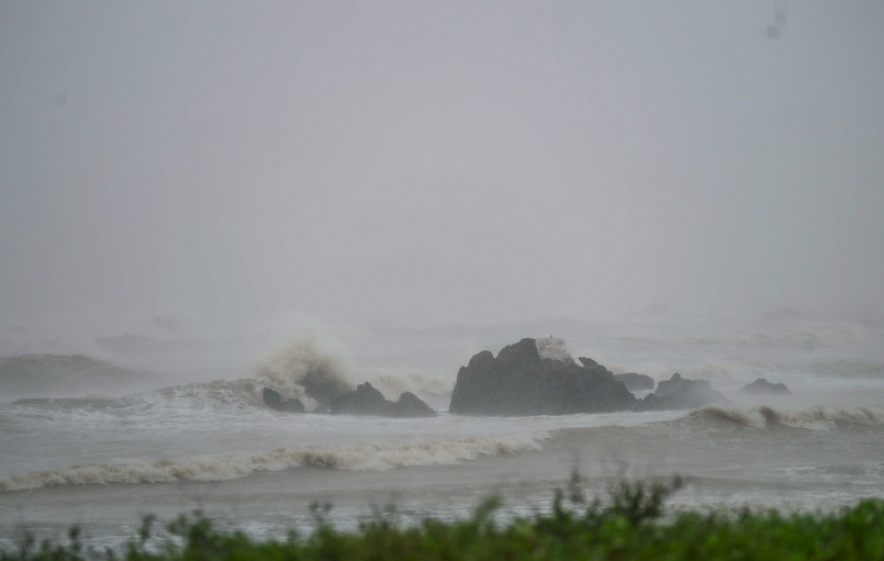 Bão số 5 giật cấp 13 tiến gần đất liền, trọng tâm Nghệ An từ 16-19h