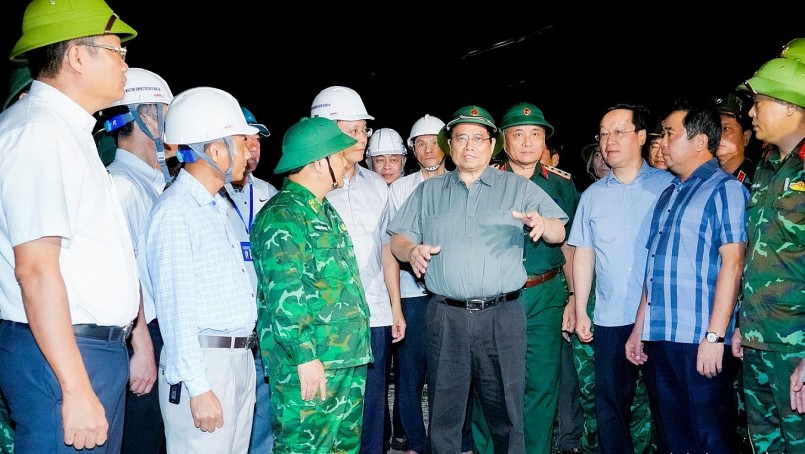 Thủ tướng Phạm Minh Chính yêu cầu lực lượng quân sự chuẩn bị lực lượng ứng trực. Ảnh: Phạm Bằng