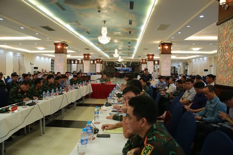 Phó Thủ tướng Trần Hồng Hà chủ trì họp Ban Chỉ đạo tiền phương ứng phó bão số 5 lần thứ 4, sau khi có bão đổ bộ vào đất liền Hà Tĩnh, Nghệ An chiều tối 25/8 - Ảnh: VGP