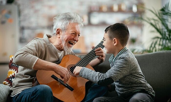 Từ xa xưa, con người đã theo bản năng tìm đến âm nhạc như một cách để giải tỏa cảm xúc. 