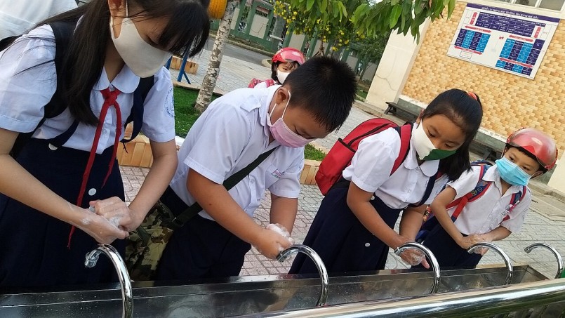 Rửa tay thường xuyên là biện pháp đơn giản nhưng hiệu quả để phòng bệnh mùa tựu trường.