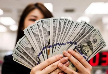 Giá bán USD tại các ngân hàng tăng lên kịch trần