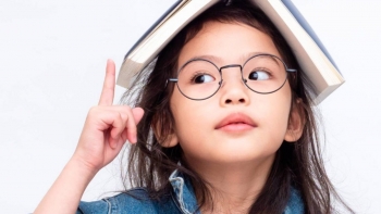 Trẻ cận thị gia tăng vì lối sống hiện đại