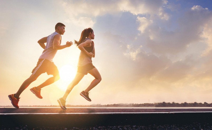 Chạy bộ là một hoạt động thể chất đòi hỏi cao, tiêu tốn nhiều năng lượng và tác động lớn lên hệ tiêu hóa. 