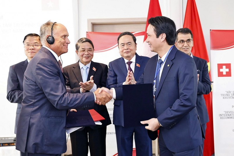 Đại diện BIDV và TDM ký kết Biên bản ghi nhớ hợp tác Đại diện BIDV và TDM ký kết Biên bản ghi nhớ hợp tác