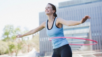 Lắc vòng – Giải pháp đơn giản cho vòng eo thon gọn