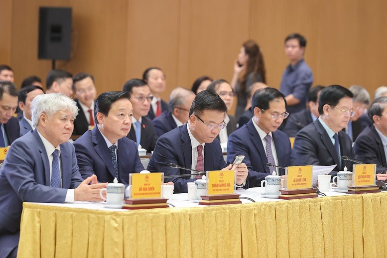 Chủ tịch Ủy ban Trung ương MTTQ Việt Nam Đỗ Văn Chiến, các Phó Thủ tướng Trần Hồng Hà, Lê Thành Long, Bùi Thanh Sơn, Mai Văn Chính dự Hội nghị - Ảnh: VGP/