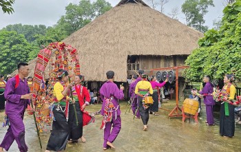 Phiên chợ vùng cao rộn ràng “Vui Tết độc lập” tại Làng Văn hóa – Du lịch các dân tộc Việt Nam