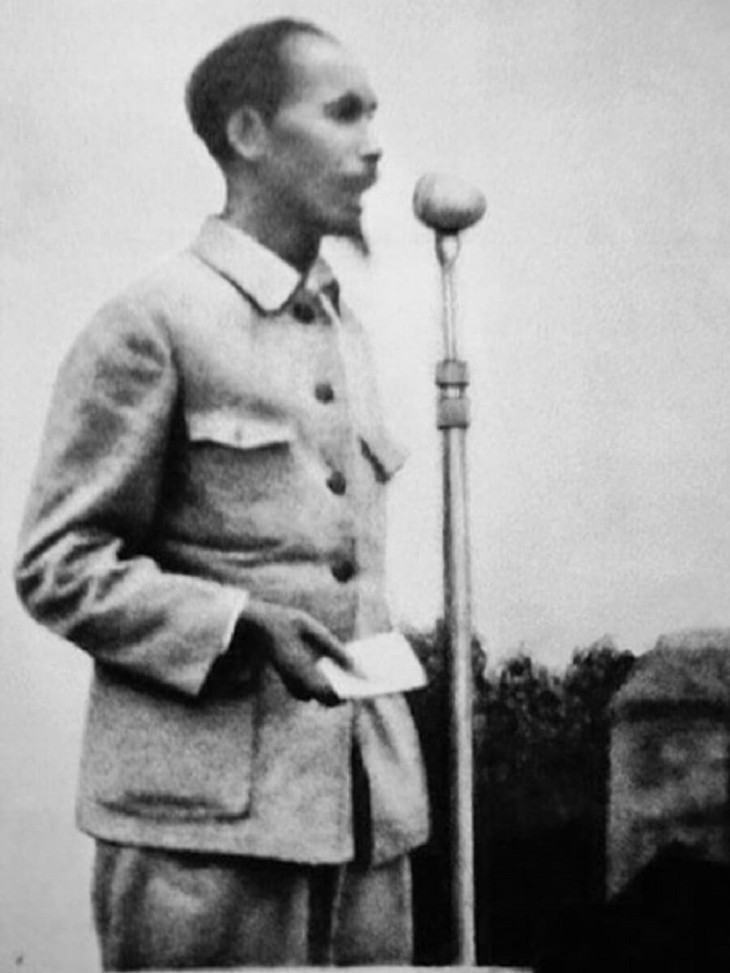 Chủ tịch Hồ Chí Minh đọc bản Tuyên ngôn độc lập khai sinh ra nước Việt Nam Dân chủ Cộng hòa, nay là nước CHXHCN Việt Nam. Ảnh tư liệu. Nguồn: vnexpress.net