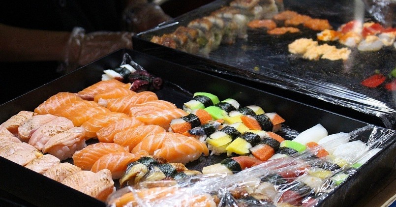 Ẩm thực lễ hội hấp dẫn, nhưng đừng quên chú ý đến vệ sinh để tránh nguy cơ ngộ độc thực phẩm.