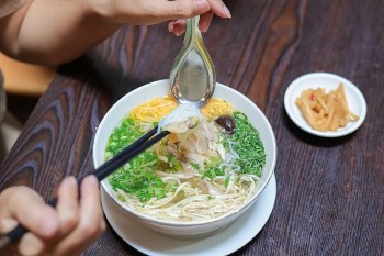 Khám phá quán ăn ngon và tiện lợi quanh các tuyến đường diễu binh