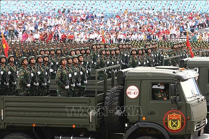 Chiến sĩ pháo binh khối xe lựu pháo 152mm D-20. Ảnh: TTXVN