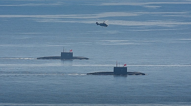 Trực thăng săn ngầm Ka28 và biên đội tàu ngầm Kilo 636.