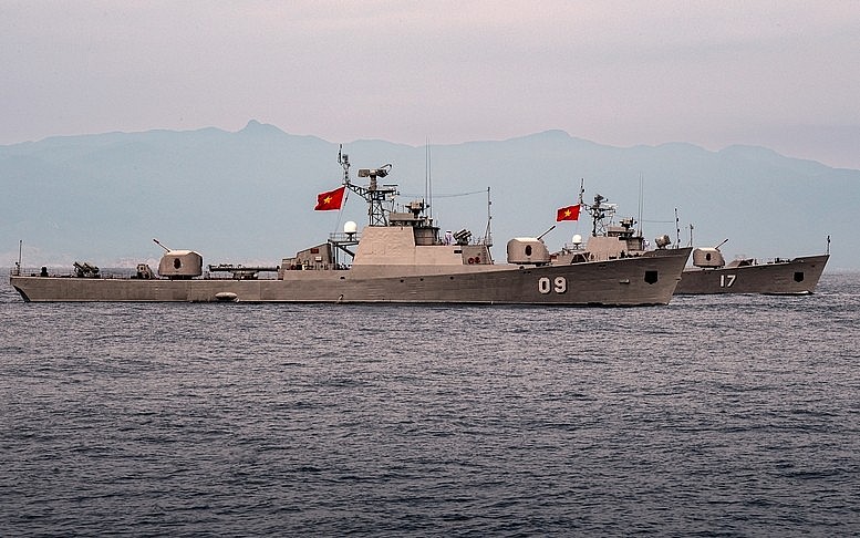 Tàu hộ vệ chống ngầm lớp 159, là loại tàu có khả năng cơ động và sức mạnh hỏa lực lớn, như: Pháo AK726, giàn phóng ngư lôi, giàn phóng bom phản lực... Tàu có lượng giãn nước lớn, vận tốc lớn nhất đạt 24 hl/h; tàu có thể độc lập hoặc hiệp đồng tác chiến với các lực lượng; được sử dụng để tìm kiếm, tiêu diệt tàu ngầm và các mục tiêu ngầm của đối phương; chống ngầm cho tàu mặt nước, tàu ngầm.