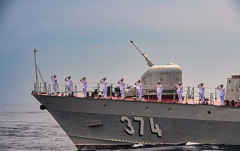 Tàu tên lửa 1241RE. Tàu có vận tốc lớn nhất 43hl/h, lượng giãn nước 502 tấn; trang bị vũ khí có hỏa lực mạnh, như: tên lửa, pháo tự động, pháo phòng không và hệ thống ra đa hiện đại quan sát tầm xa. Với tính cơ động cao, hỏa lực mạnh, tàu được sử dụng thực hiện các nhiệm vụ tuần tra, trinh sát, sẵn sàng chiến đấu cao trong mọi tình huống.