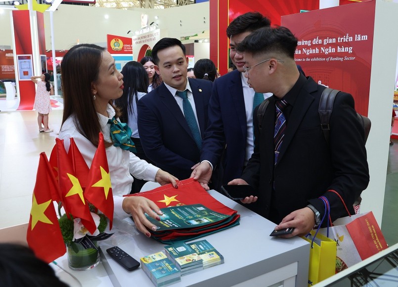 BIDV dành tặng khách hàng tham gia Triển lãm hàng nghìn quà tặng ấn tượng