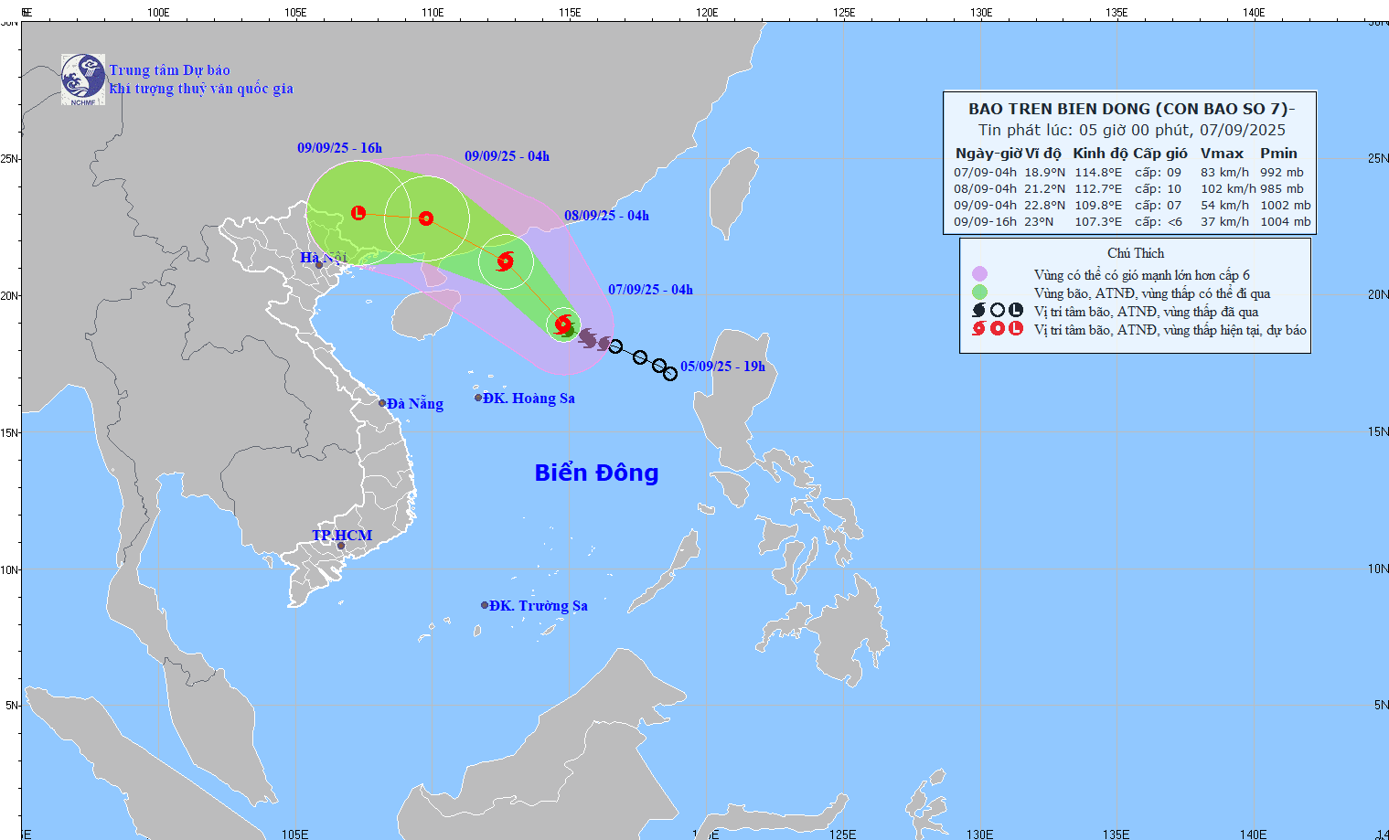 Bão số 7 trên Biển Đông mạnh lên, gây sóng lớn và gió giật cấp 13