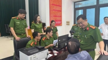 Thanh Hóa đi đầu cả nước trong việc cấp thẻ đảng viên mẫu mới