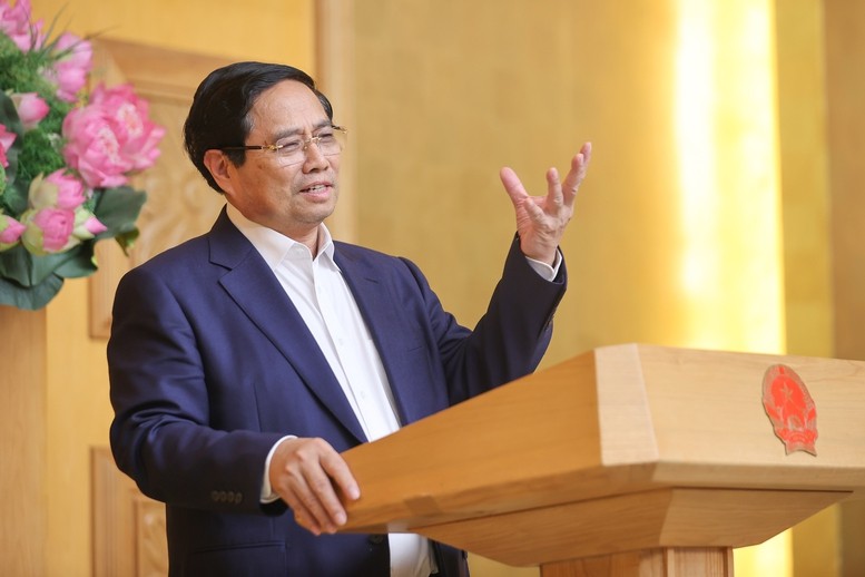 Thủ tướng nêu rõ, cần đẩy mạnh sản xuất, kinh doanh trong nước, giảm chi phí đầu vào, tăng sức cạnh tranh của hàng hoá - Ảnh: VGP