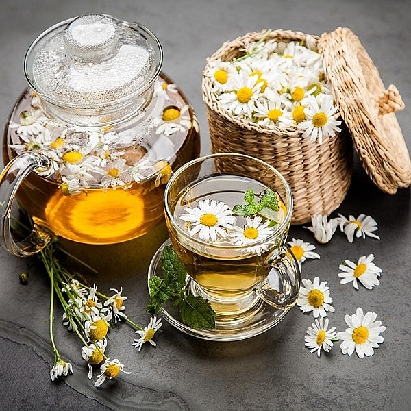 Trà hoa cúc là lựa chọn hoàn hảo cho những buổi tối mùa thu.