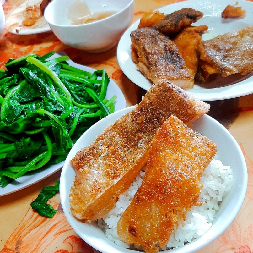 Cá thính không chỉ giúp người dân vượt qua những tháng ngày thiếu thốn mà còn gắn bó với từng bữa cơm, từng dịp lễ Tết. Cá thính không chỉ giúp người dân vượt qua những tháng ngày thiếu thốn mà còn gắn bó với từng bữa cơm, từng dịp lễ Tết.