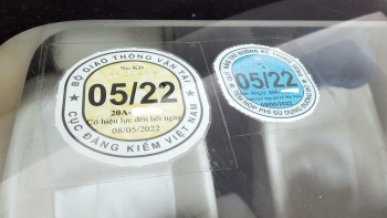 Bộ Tài chính đề xuất bỏ “tem nộp phí sử dụng đường bộ”