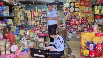 Hà Nội thu giữ hơn 4.500 sản phẩm bánh Trung thu và đồ chơi trẻ em nhập lậu