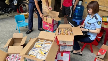 Cảnh giác với bánh trung thu và đồ chơi nhập lậu dịp Tết Trung thu