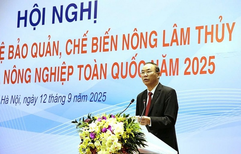 Thứ trưởng Bộ Nông nghiệp và Môi trường Phùng Đức Tiến phát biểu khai mạc Hội nghị.