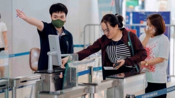Thủ tướng: 100% cảng hàng không áp dụng sinh trắc học VNeID từ tháng 10/2025